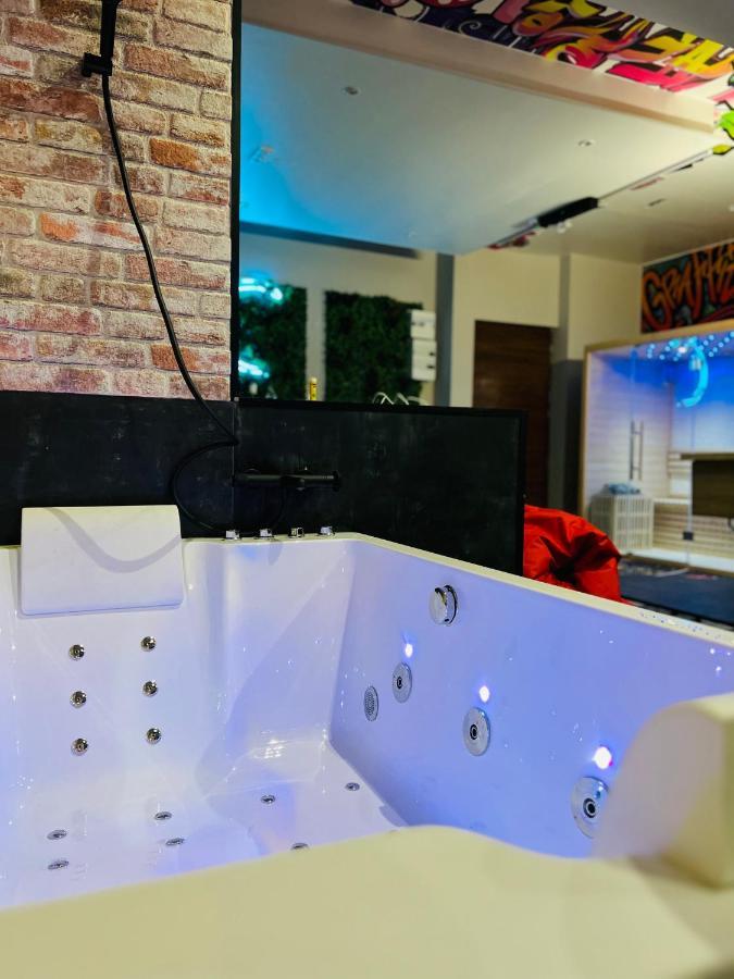 Capsule Street Art - Sauna- Jacuzzi - Playstation 5 - Billard - Netflix - Home Cinema - Terrasse Douai Kültér fotó